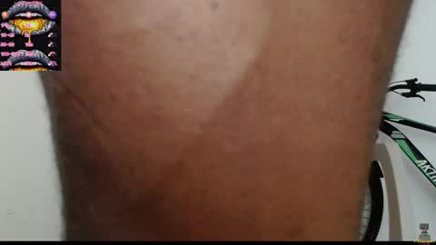 Snapshot of drake_brown_23 chatting on February 12, 5:37 am Drake 23 online show from February 12, 5:37 am
