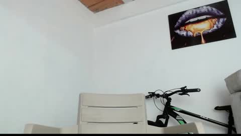 Snapshot of drake_brown_23 chatting on February 27, 3:36 am Drake 23 online show from February 27, 3:36 am