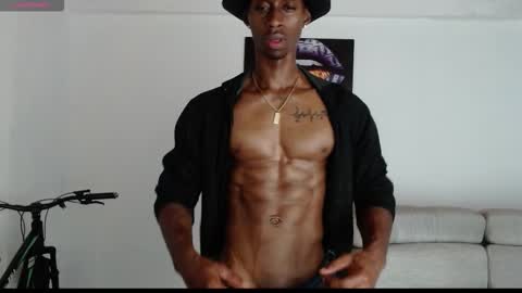 Snapshot of drake_brown_23 chatting on October 13, 12:43 am Drake 23 online show from October 13, 12:43 am