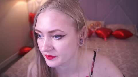 Snapshot of dramaquenn chatting on February 11, 7:24 am Lina online show from February 11, 7:24 am