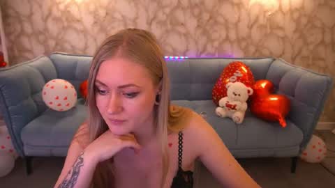 Snapshot of dramaquenn chatting on February 15, 6:54 am Lina online show from February 15, 6:54 am