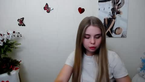 Snapshot of dream_mari chatting on June 7, 8:18 am Mari online show from June 7, 8:18 am