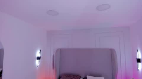 Snapshot of dream_nena chatting on October 16, 3:40 am N E N A online show from October 16, 3:40 am