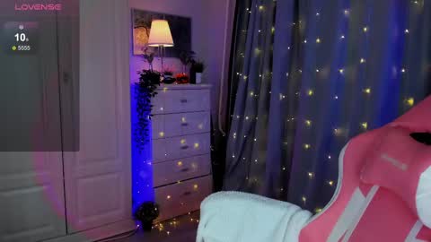 Snapshot of dreamaise chatting on March 12, 5:17 pm Mary pvt open use pink and blue app lovense online show from March 12, 5:17 pm