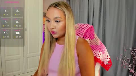 Snapshot of dreamaise chatting on September 18, 3:58 pm Mary pvt open use pink and blue app lovense online show from September 18, 3:58 pm