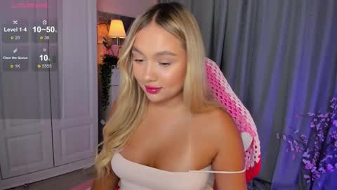 Snapshot of dreamaise chatting on October 3, 3:42 pm Mary pvt open use pink and blue app lovense online show from October 3, 3:42 pm
