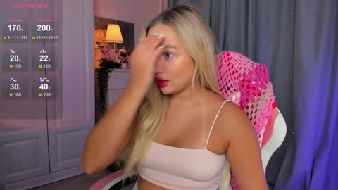 Snapshot of dreamaise chatting on October 5, 3:10 pm Mary pvt open use pink and blue app lovense online show from October 5, 3:10 pm