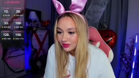 Snapshot of dreamaise chatting on October 30, 1:56 pm Mary pvt open use pink and blue app lovense online show from October 30, 1:56 pm