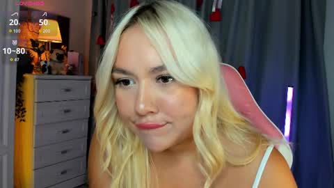 Snapshot of dreamaise chatting on July 17, 4:23 pm Mary pvt open use pink and blue app lovense online show from July 17, 4:23 pm