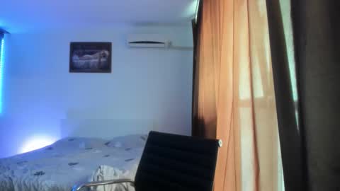 Snapshot of dreamboy240 chatting on June 1, 12:51 pm Johnny online show from June 1, 12:51 pm