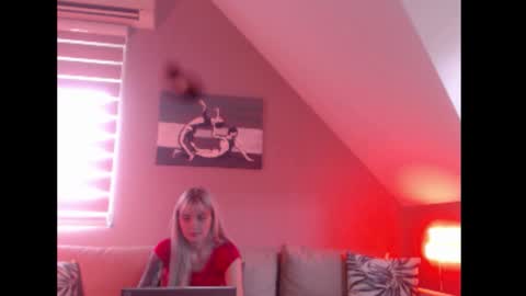 A girl online show from September 30, 7:24 am