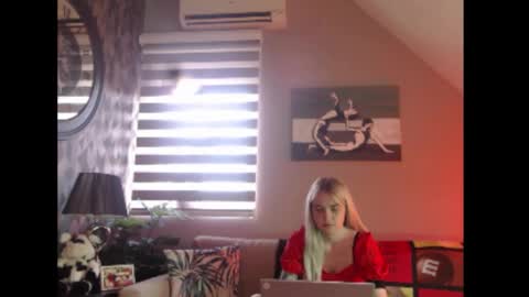 A girl online show from October 30, 7:32 am