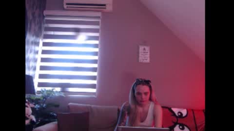 A girl online show from March 13, 8:21 am