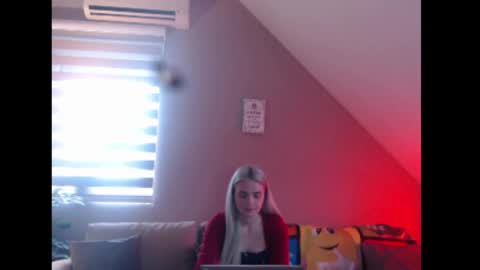 A girl online show from April 14, 7:36 am