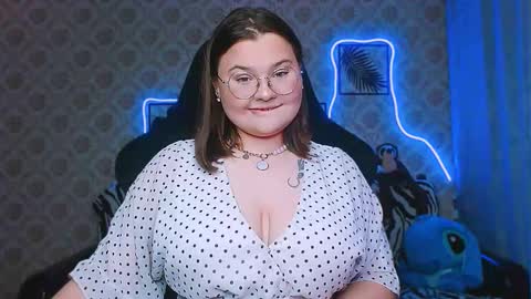 dreamforyoue2 online show from September 22, 6:10 pm