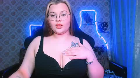 dreamforyoue2 online show from April 17, 7:39 pm