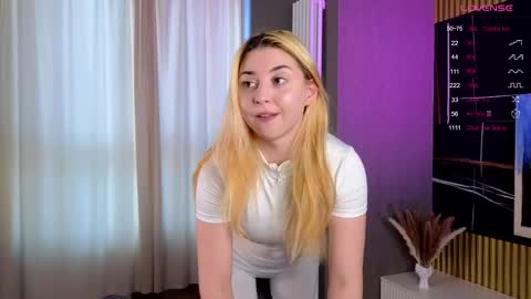 Snapshot of dreamhannah chatting on October 16, 10:05 am Hannah online show from October 16, 10:05 am
