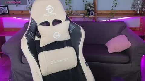 im Kai ntmu online show from April 14, 9:04 am