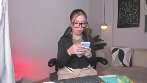 dreamleah_ online show from September 22, 5:09 am