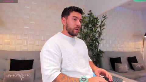 Snapshot of dreammr1 chatting on December 7, 4:20 am cris online show from December 7, 4:20 am