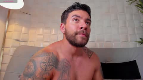 Snapshot of dreammr1 chatting on December 14, 6:02 am cris online show from December 14, 6:02 am