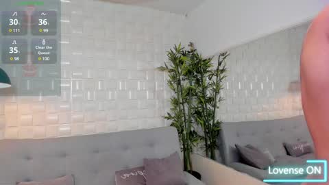 Snapshot of dreammr1 chatting on December 23, 3:33 pm cris online show from December 23, 3:33 pm