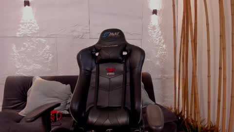 Snapshot of dreammr1 chatting on February 13, 3:14 pm cris online show from February 13, 3:14 pm