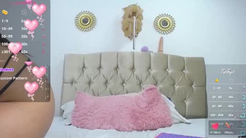 Snapshot of dreams_sophi chatting on January 31, 12:28 am Sophia online show from January 31, 12:28 am