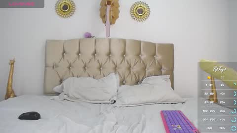 Snapshot of dreams_sophi chatting on March 2, 7:34 pm Sophia online show from March 2, 7:34 pm