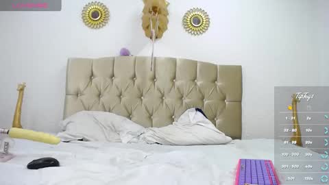 Snapshot of dreams_sophi chatting on March 9, 8:21 pm Sophia online show from March 9, 8:21 pm