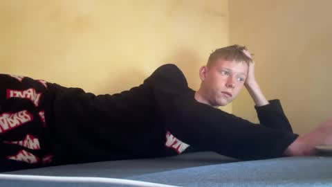 dreamy_devi1 online show from April 14, 11:38 am