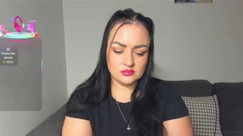 Snapshot of dreamyhousewife1 chatting on November 18, 4:22 pm dreamyhousewife1 online show from November 18, 4:22 pm