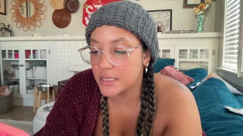 RIRI OR DREAMY online show from January 11, 8:54 pm