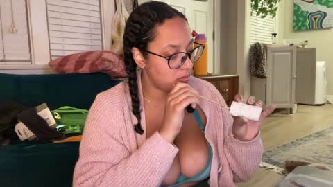 RIRI OR DREAMY online show from January 23, 3:37 am