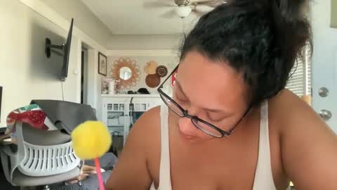 RIRI OR DREAMY online show from September 23, 3:59 pm