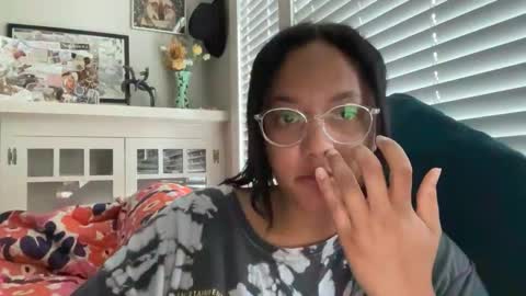 RIRI OR DREAMY online show from April 18, 1:59 pm