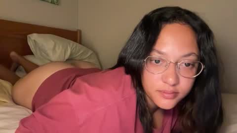 RIRI OR DREAMY online show from April 19, 2:33 am