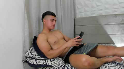 Snapshot of drekev_ chatting on December 19, 5:07 am Kevin online show from December 19, 5:07 am