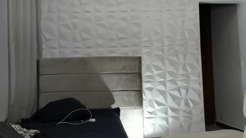 Snapshot of drekev_ chatting on January 4, 1:42 am Kevin online show from January 4, 1:42 am