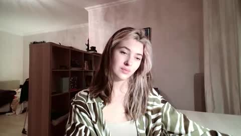 Dia online show from February 12, 2:56 pm