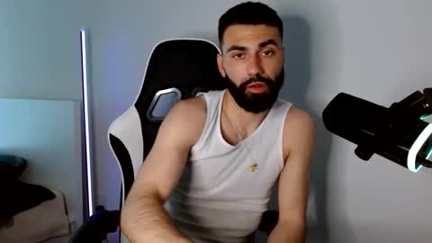 drewwho_ online show from April 9, 9:53 pm