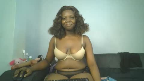 Snapshot of drip_doll_ chatting on February 10, 11:47 am Kimberly online show from February 10, 11:47 am