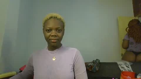 Snapshot of drip_doll_ chatting on February 18, 12:17 am Kimberly online show from February 18, 12:17 am