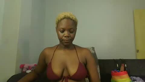 Snapshot of drip_doll_ chatting on February 20, 11:05 pm Kimberly online show from February 20, 11:05 pm