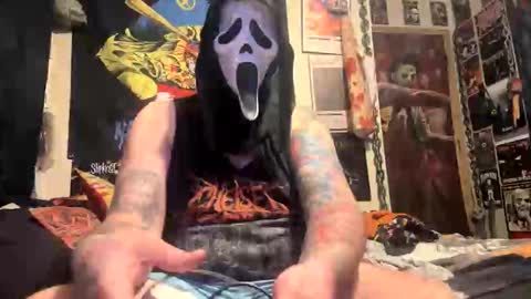 Snapshot of drippingxxgore chatting on November 1, 8:27 am drippingxxgore online show from November 1, 8:27 am