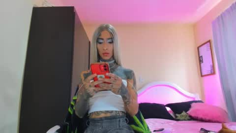 drippyorlove online show from February 15, 5:28 pm