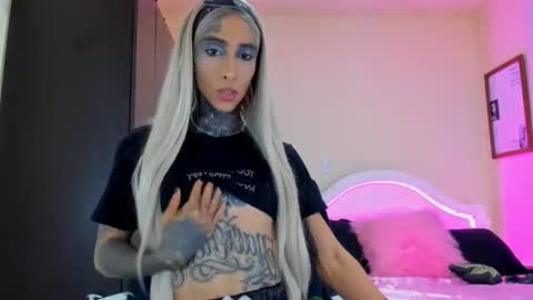 drippyorlove online show from February 18, 11:41 pm