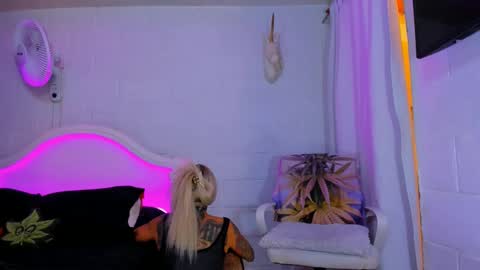 drippyorlove online show from September 24, 2:09 pm