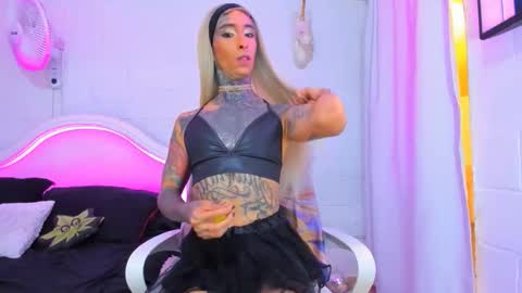 drippyorlove online show from October 22, 7:35 pm