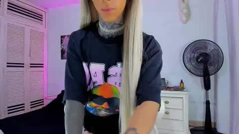 drippyorlove online show from December 1, 8:36 pm